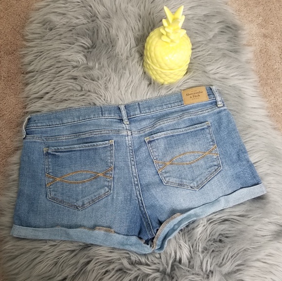 Abercrombie & Fitch Pants - Abercrombie,  Women's short's,  size 30.